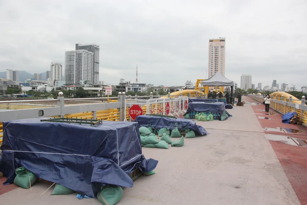 Trận địa pháo hoa Đà Nẵng trước giờ khai hỏa.