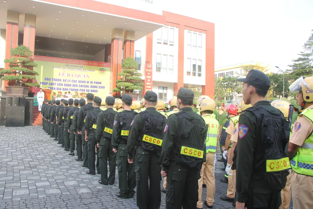 Lễ ra quân đấu tranh, xử lý các hành vi vi phạm pháp luật liên quan đến shisha, bóng cười trên địa bàn TP Đà Nẵng. Ảnh: NGÔ QUANG Lễ ra quân đấu tranh, xử lý các hành vi vi phạm pháp luật liên quan đến shisha, bóng cười trên địa bàn TP Đà Nẵng. Ảnh: NGÔ QUANG