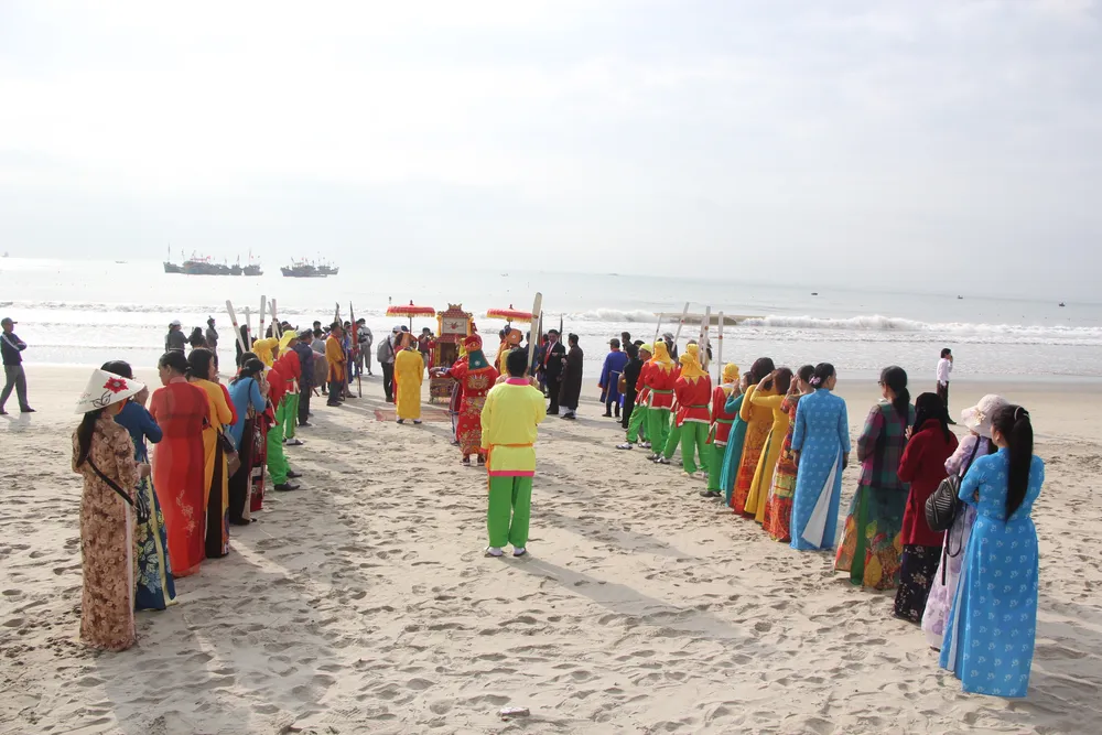 Lễ hội Cầu ngư là một trong những lễ hội truyền thống lâu đời, mang đặc trưng của cộng đồng cư dân vùng biển Trung bộ.
