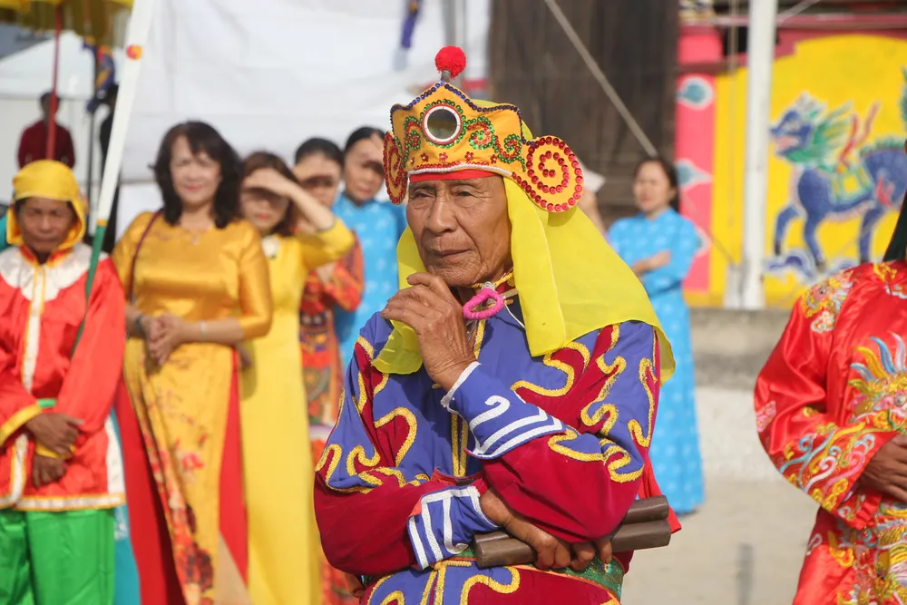 Theo quan niệm của các bô lão trong làng, phần nghi lễ cúng tế và lễ vật đều phải được giữ gìn, thực hiện giống với nghi lễ ngày xưa. Đó cũng là một nét văn hóa đặc sắc trong Lễ hội Cầu ngư hằng năm của người dân.