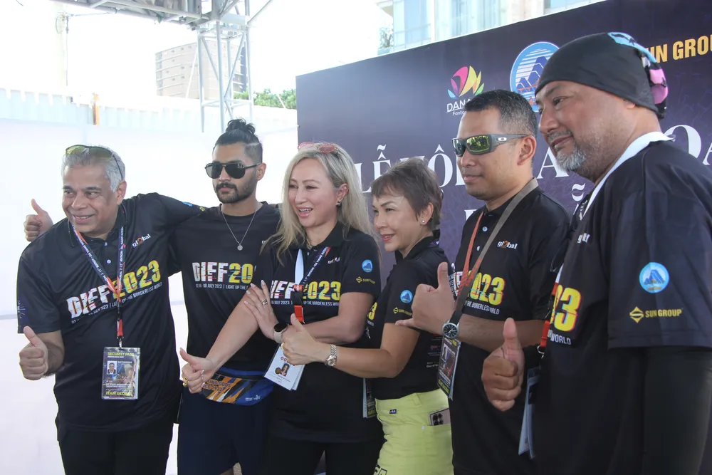 Công ty Tư vấn tổ chức pháo hoa Global 2000 đã gắn bó với lễ hội pháo hoa 15 năm.Ảnh: NGÔ QUANG