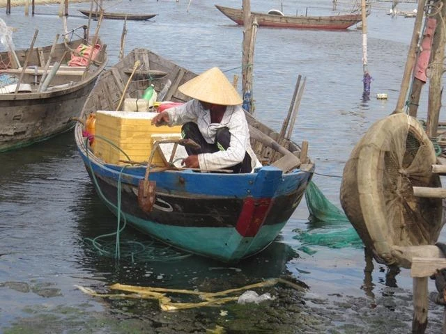 Ngư dân vùng ven biển tỉnh Thừa Thiên - Huế đang phải gánh chịu hậu quả sau khi Formosa xả thải