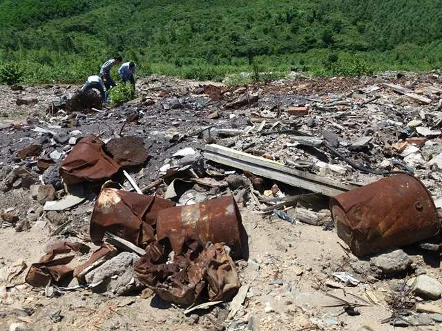 Lại phát hiện hàng tấn chất thải của Formosa chôn ở trang trại ảnh 4