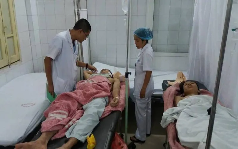 Sập nhà 4 tầng ở Hà Nội: 2 người tử vong ảnh 4 Hai nạn nhân đang điều trị tại BV Xanh Pôn