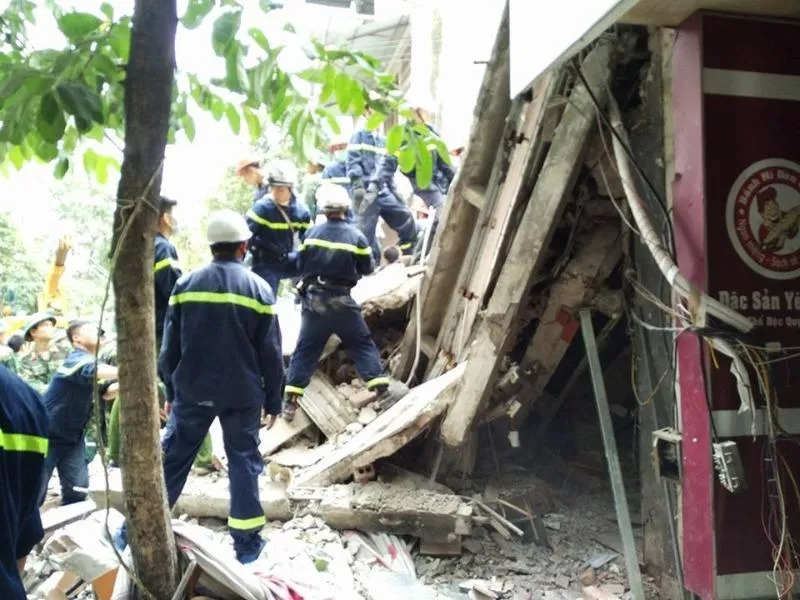  Lực lượng chức năng đang tiếp cận mọi hướng để xác định vị trí nạn nhân mắc kẹt.