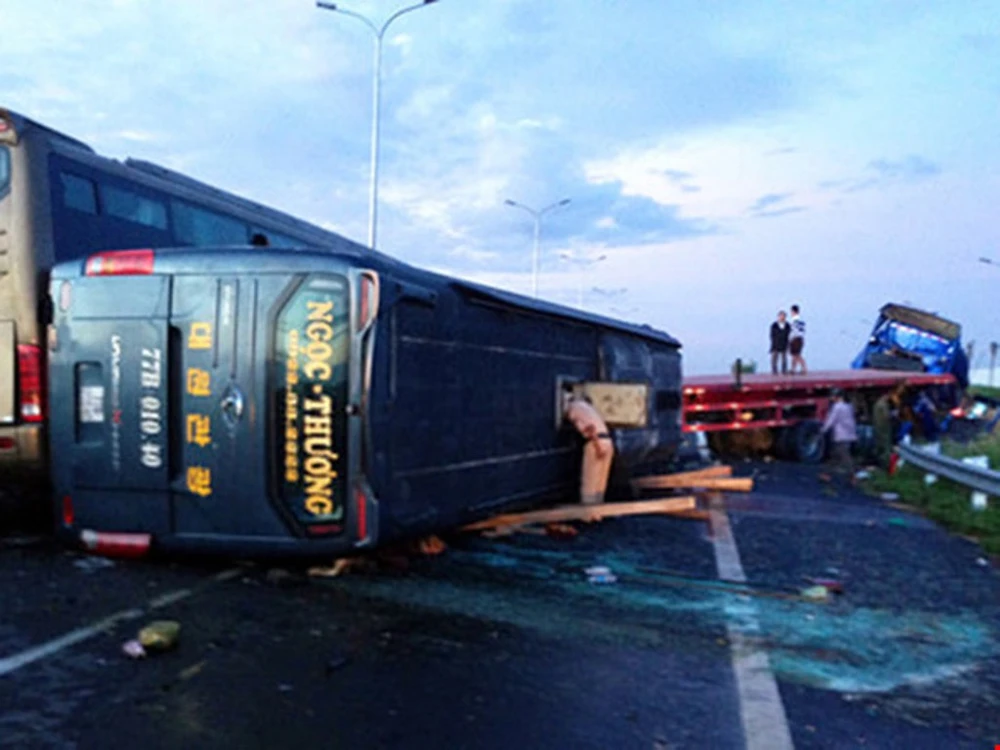 Hiện trường vụ tai nạn trên cao tốc. Ảnh: Tiến Dũng