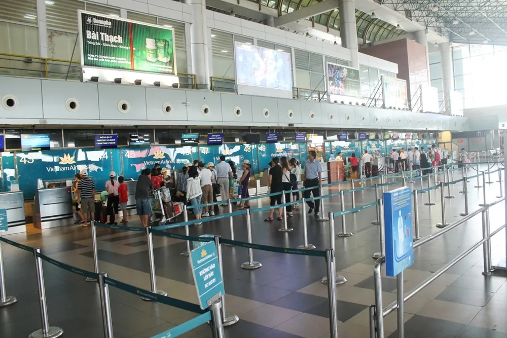 Kiểm tra chặt hành khách đi máy bay dịp lễ ảnh 1 Kiểm tra chặt hành khách đi máy bay dịp lễ ảnh 1