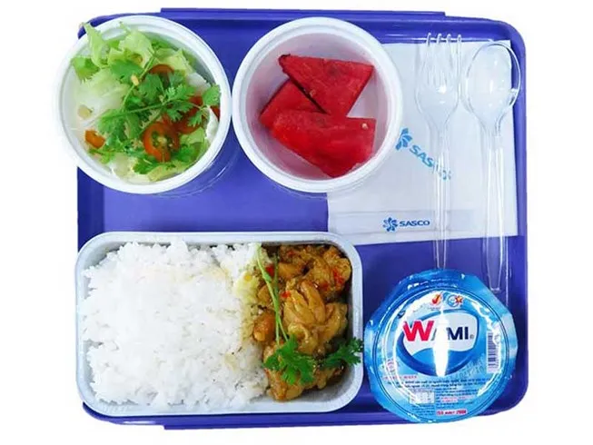 Đưa suất ăn hàng không lên tàu '5 sao' ảnh 2 Đưa suất ăn hàng không lên tàu '5 sao' ảnh 2