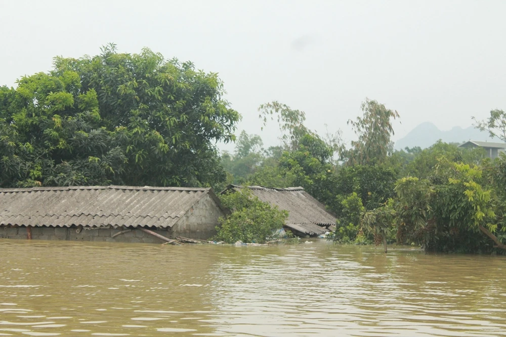 2.700 nhà dân Hà Nội vẫn ngập chìm trong lũ ảnh 4