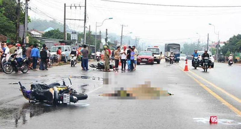 Ngày nghỉ lễ, 32 người chết vì tai nạn giao thông ảnh 1 Ngày nghỉ lễ, 32 người chết vì tai nạn giao thông ảnh 1