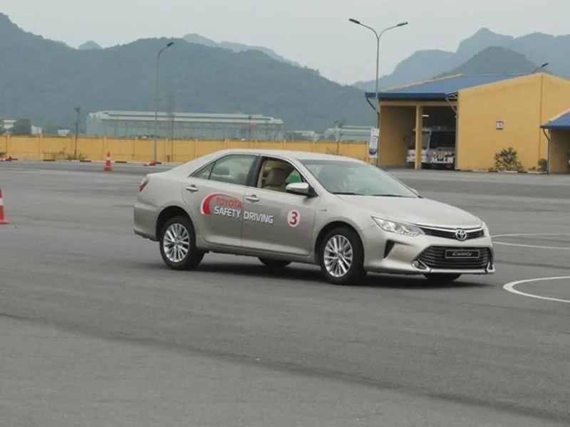 Bộ GTVT đưa ra một số quy định mới về việc thi và học để được cấp bằng lái xe. Ảnh: V.LONG