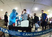 Tân Sơn Nhất dừng tiếp nhận chuyến bay chở người Việt về nước ảnh 2 Lá chắn COVID-19 ở sân bay Tân Sơn Nhất