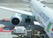 Bamboo Airways đưa y bác sĩ từ Huế vào miền Nam chống dịch ảnh 3 Bamboo Airways chở miễn phí 7 tấn thiết bị y tế từ Mỹ về Việt Nam