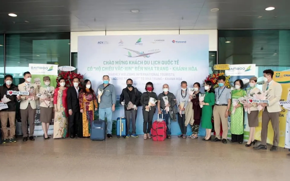 Thủ tướng: ‘Việt Nam dự kiến mở lại đường bay quốc tế vào đầu tháng 12’ ảnh 3