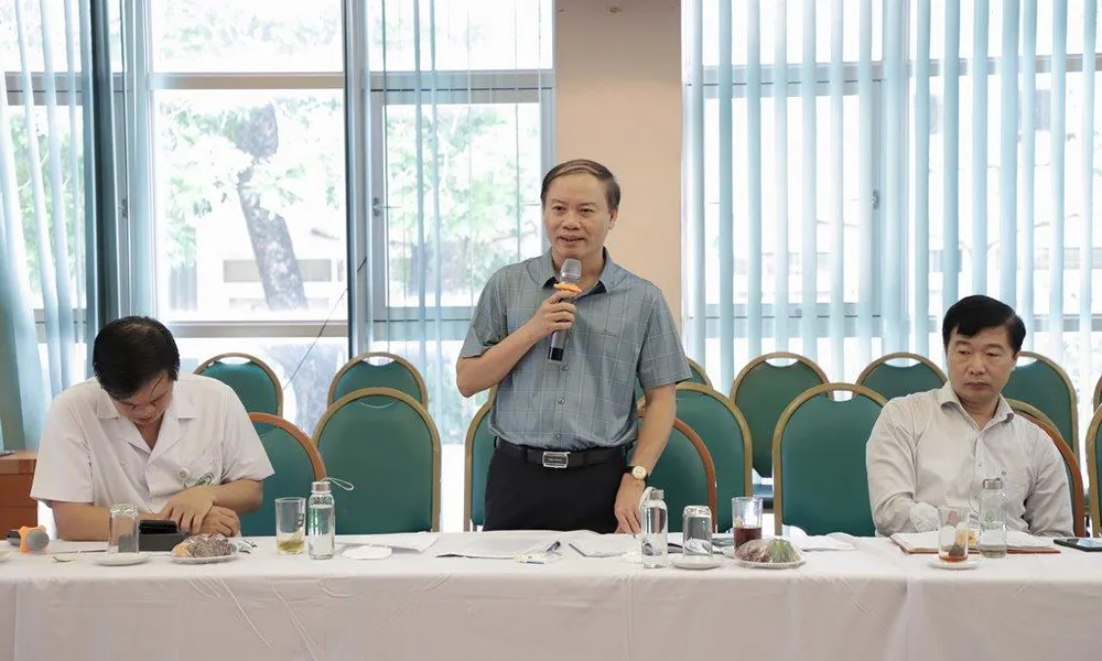 BHXH Việt Nam trực tiếp nghe kiến nghị của các bệnh viện. Ảnh: V.LONG