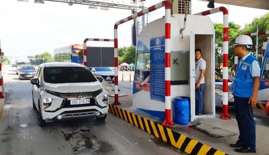 Tổng cục Đường bộ khuyến cáo chủ phương tiện mới nên tìm hiểu thông tin với chủ phương tiện cũ và liên hệ với nhà cung cấp dịch vụ để được hỗ trợ chuyển đổi tài khoản hoặc dán thẻ mới. Ảnh: VIẾT LONG