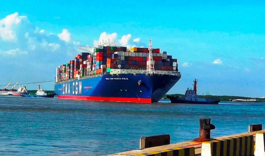 Cảng CMIT đón siêu tàu. Ảnh: mt.gov.vn Cảng CMIT đón siêu tàu. Ảnh: mt.gov.vn