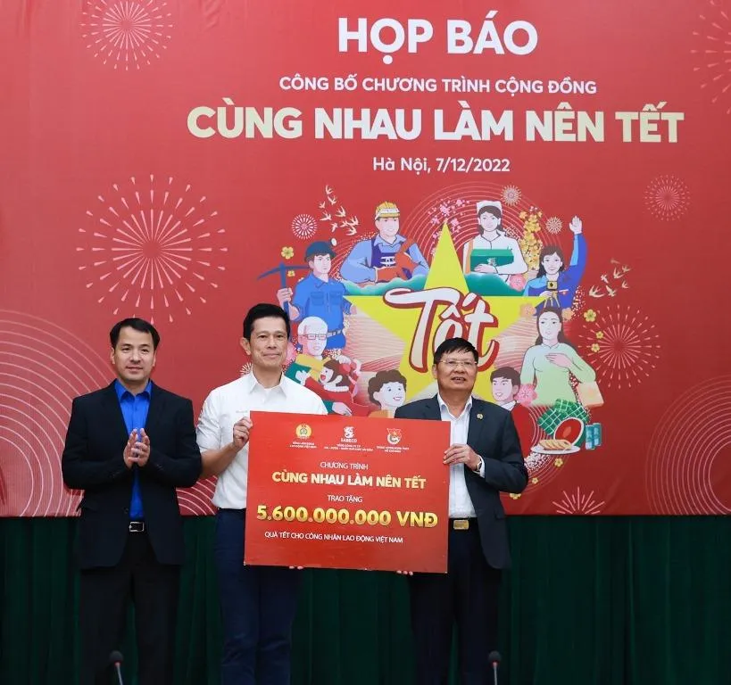 Tổng Liên đoàn lao động Việt Nam tiếp nhận phần quà từ SABECO. Ảnh: V.LONG Tổng Liên đoàn lao động Việt Nam tiếp nhận phần quà từ SABECO. Ảnh: V.LONG