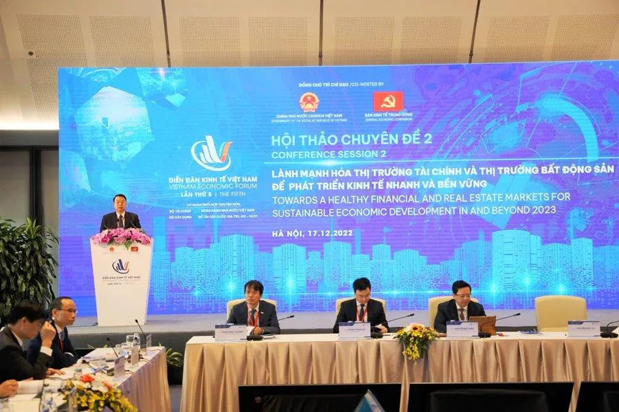Các đại biểu lắng nghe trao đổi về dự báo kinh tế Việt Nam năm 2023. Các đại biểu lắng nghe trao đổi về dự báo kinh tế Việt Nam năm 2023.