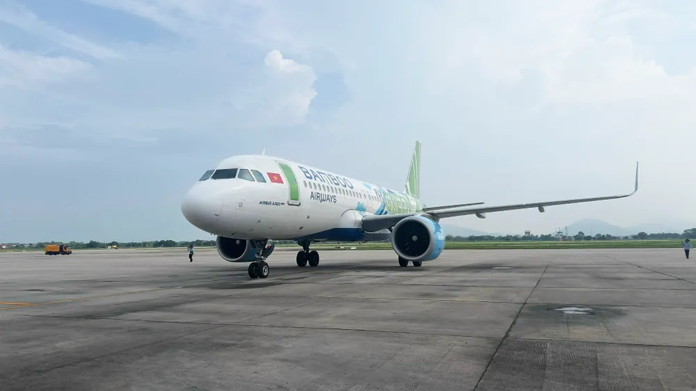 Các chuyến bay thẳng Hà Nội - Lệ Giang được khai thác bằng tàu Airbus A320 NEO. Ảnh: V.LONG