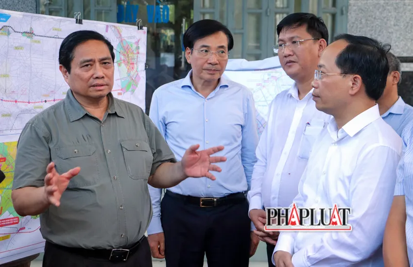 Thủ tướng kiểm tra tình hình thi công các tuyến cao tốc phía Nam.