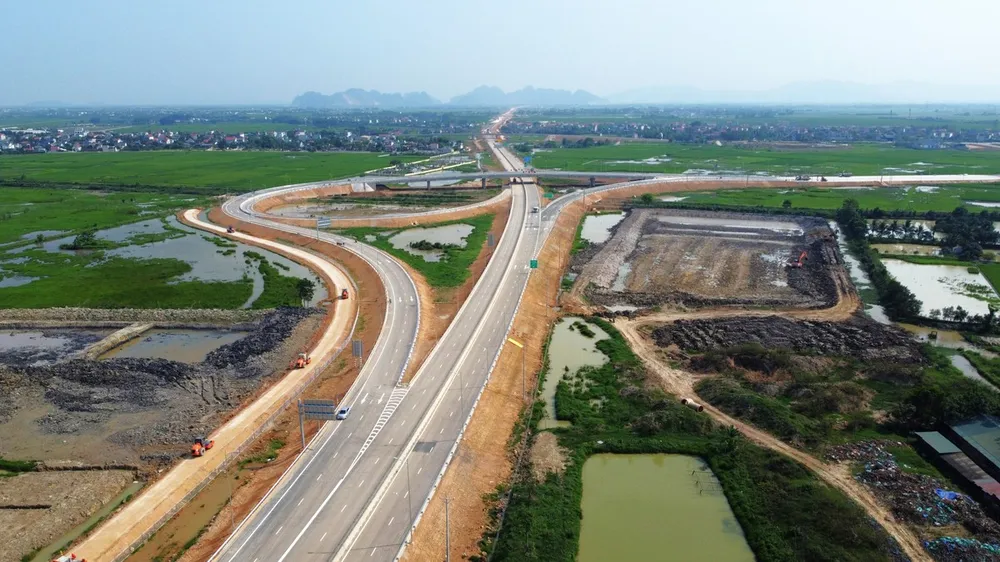 Hiện nay nhiều dự án giao thông đã giao cho địa phương làm chủ đầu tư. cao-toc-mai-son-quoc-lo-45-thong-xe-197.jpg