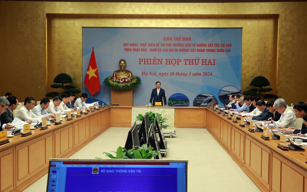 Phó Thủ tướng Trần Hồng Hà chủ trì phiên họp thứ hai bàn về phát triển đường sắt tốc độ cao Bắc - Nam. Ảnh: VGP