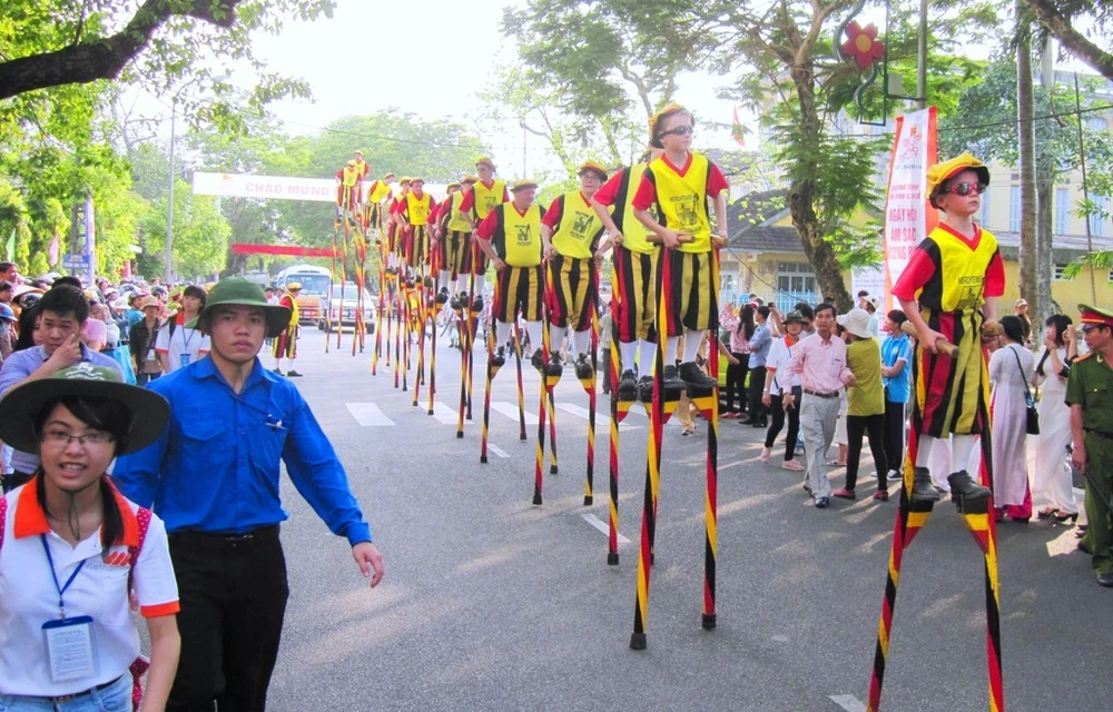 Phần lớn người lao động muốn nghỉ lễ 30-4 và 1-5 dài 5 ngày ảnh 1 kéo dài thời gian nghỉ lễ 30-4 và 1-5 sẽ kích cầu du lịch. Ảnh: V.LONG