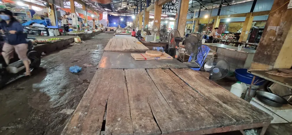 Người dân Hà Nội ứng phó trước giờ siêu bão số 3 đổ bộ ảnh 1 Trước giờ siêu bão đổ bộ, người dân Hà Nội đổ xô mua hàng hóa, tích trữ thực phẩm