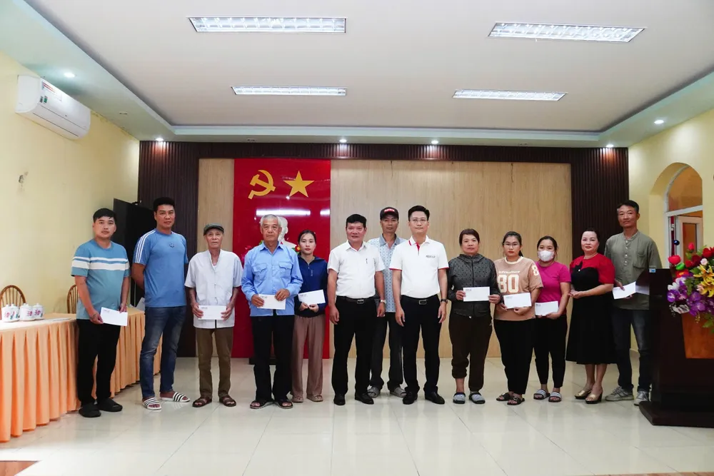 Báo Pháp Luật TP.HCM gửi quà của bạn đọc đến người dân Cát Bà, Hải Phòng ảnh 2 Ông Hoàng Nam Giang, Phó trưởng Văn phòng đại diện Báo Pháp Luật TP.HCM tại Hà Nội