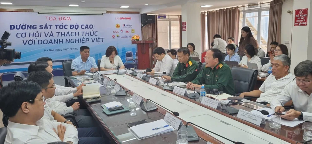 Các đại biểu tham gia buổi toạ đàm đều khẳng định doanh nghiệp trong nước đủ khả năng làm dự án đường sắt cao tốc Bắc - Nam. Ảnh: V.LONG