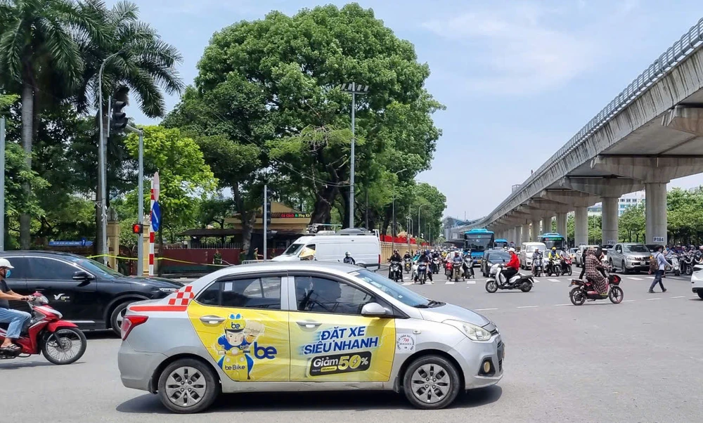Chủ xe taxi và hành khách có thể thoả thuận giá cước di chuyển bằng miệng. Ảnh: V.LONG