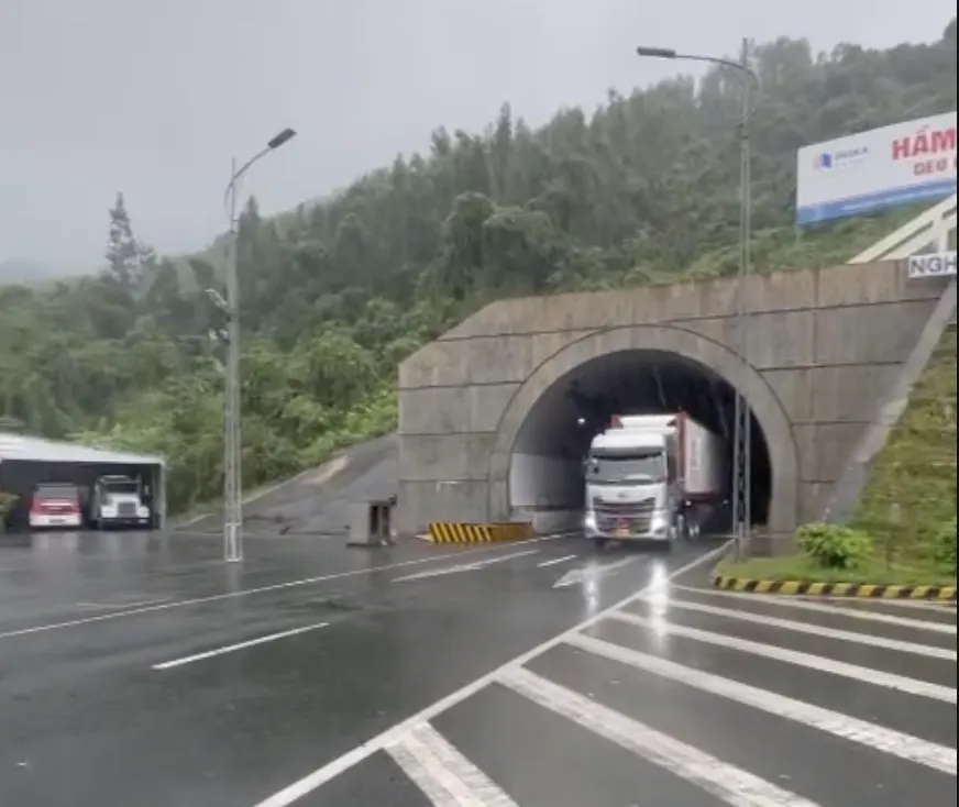 Ảnh màn hình 2025-11-21 lúc 18.04.02.png