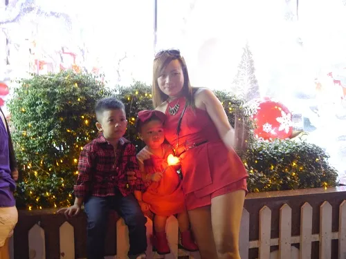 TP.HCM rộn ràng, kẹt cứng đường trong đêm Giáng sinh ảnh 5