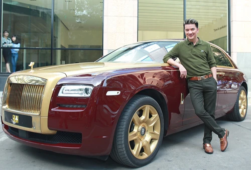 Ngọc Trinh, Phương Trinh, Anh Thơ, khoe tiền tỉ