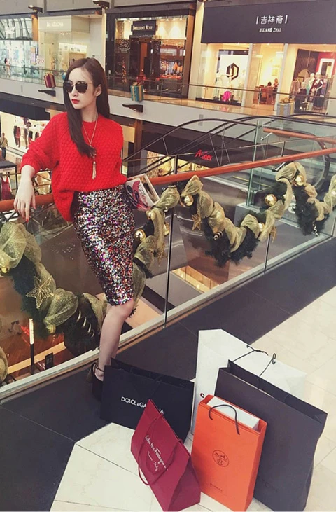 Ngọc Trinh, Phương Trinh, Anh Thơ, khoe tiền tỉ