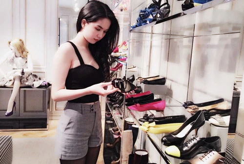 Ngọc Trinh, Phương Trinh, Anh Thơ, khoe tiền tỉ