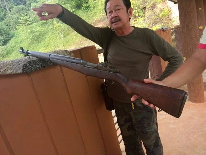 Đoàn phim cho biết nghệ sĩ Nguyễn Chánh Tín đánh D.O.P trước sự chứng kiến của nhiều diễn viên trong đoàn. Chánh Tín bỏ phim sau khi xô xát với giám đốc hình ảnh