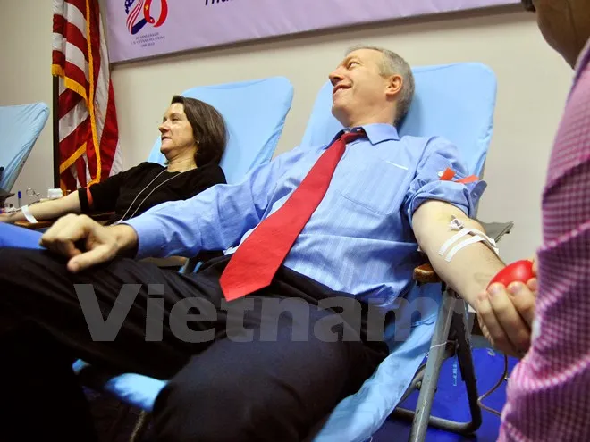 Tân đại sứ Mỹ tham gia hiến máu nhân đạo ảnh 1