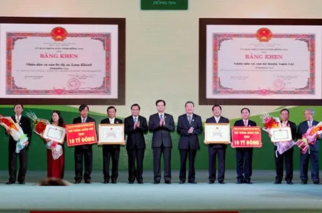 Thủ tướng trao Bằng công nhận 'Huyện nông thôn mới' đầu tiên trên cả nước ảnh 1 Thủ tướng trao Bằng công nhận 'Huyện nông thôn mới' đầu tiên trên cả nước ảnh 1