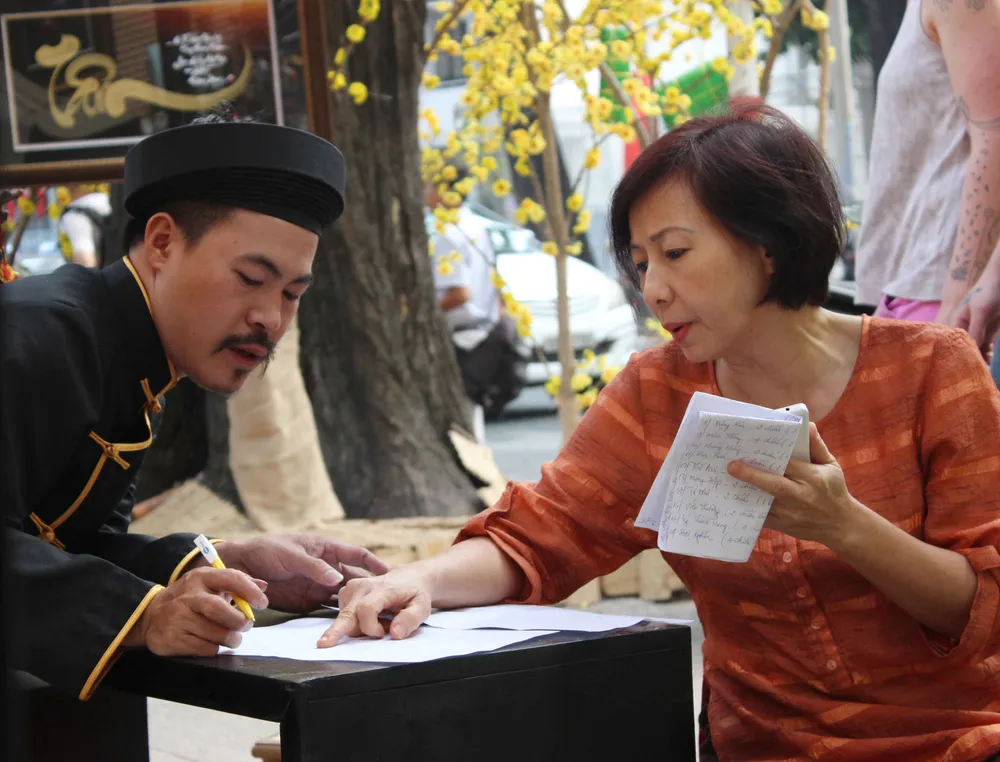 TP.HCM: Già trẻ dắt nhau xuống phố ông đồ ảnh 14