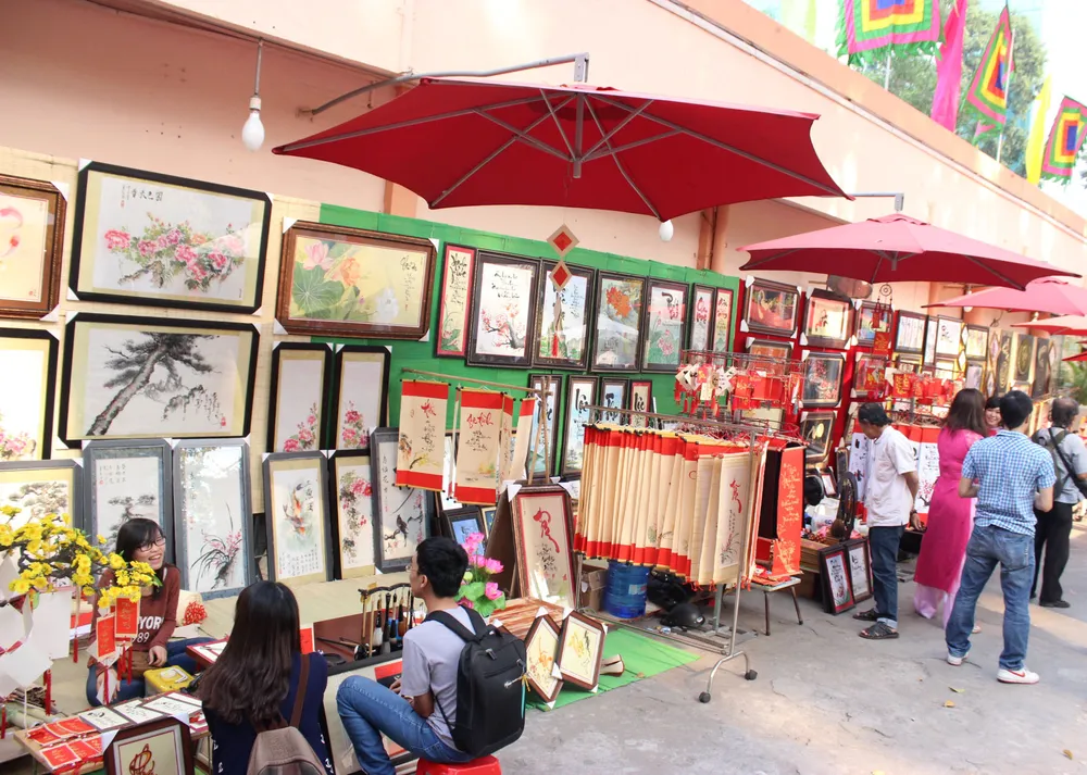 TP.HCM: Già trẻ dắt nhau xuống phố ông đồ ảnh 17