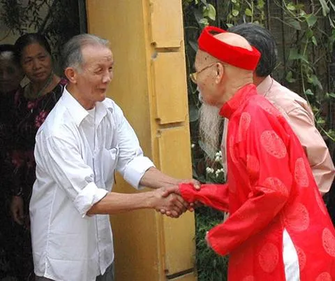 Vì sao phải khai bút, xông đất, hái lộc, lì xì trong dịp tết? ảnh 3