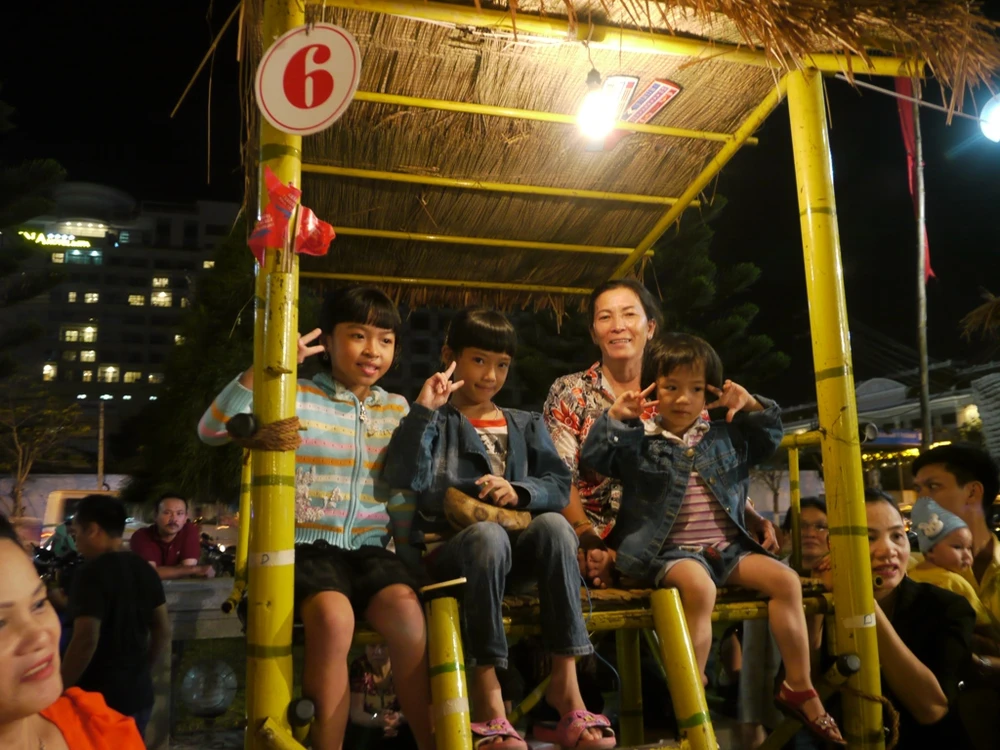  Ngày xuân đi xem bài chòi cổ dân gian ảnh 7