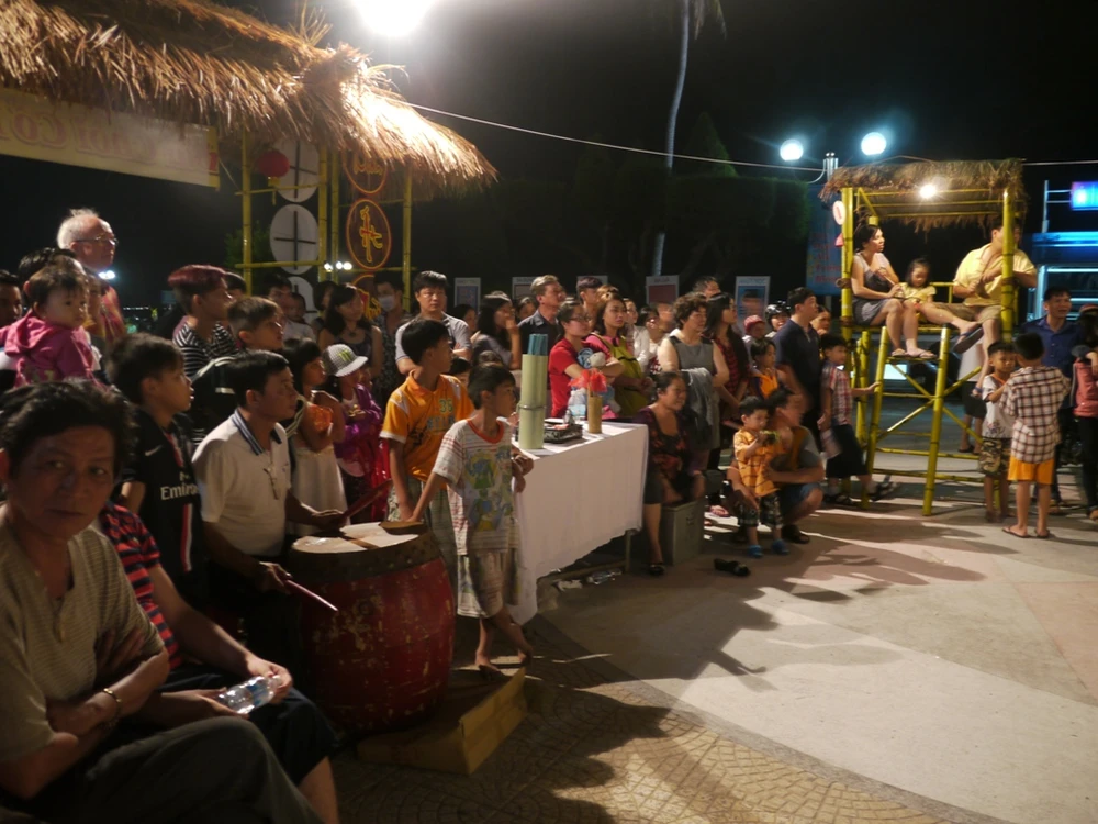  Ngày xuân đi xem bài chòi cổ dân gian ảnh 4