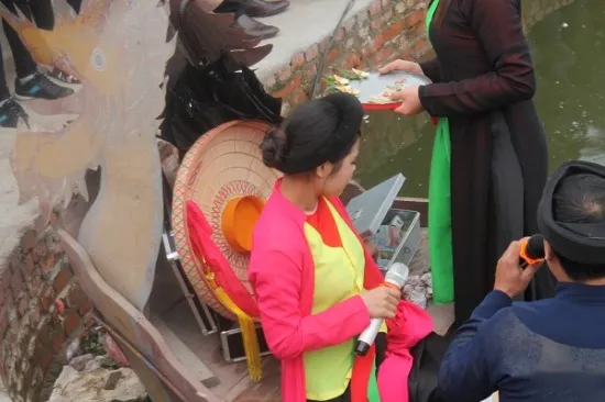 Cấm ngửa nón, bán trầu, liền anh liền chị ngửa tay “xin” tiền ở hội Lim ảnh 10 Cấm ngửa nón, bán trầu, liền anh liền chị ngửa tay “xin” tiền ở hội Lim ảnh 10