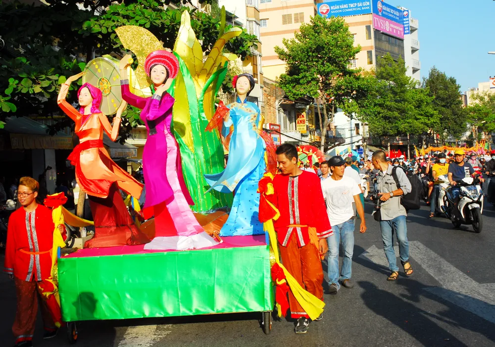 Rộn ràng lễ Nguyên tiêu lớn nhất của người Hoa ở Sài Gòn ảnh 3