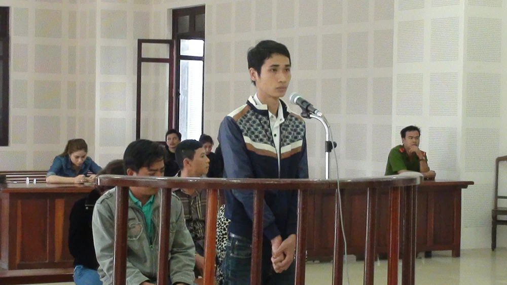 Vào trụ sở công an trộm quân phục để ngụy trang đi trộm cắp ảnh 1