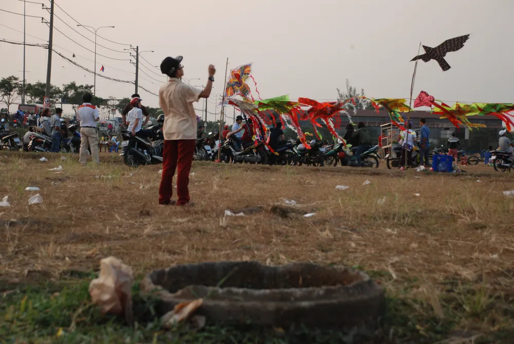 Trở lại đồng diều Hóc Môn sau vụ tai nạn ảnh 3 Trở lại đồng diều Hóc Môn sau vụ tai nạn ảnh 3