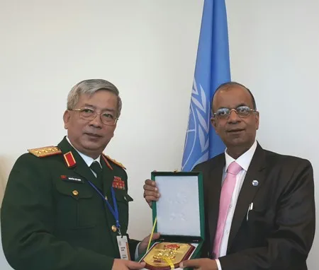 Thượng tướng Nguyễn Chí Vịnh và Phó tổng thư ký LHQ về bảo đảm thực địa. Ảnh Qdnd.vn